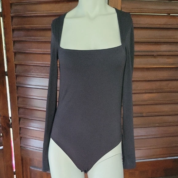 Aritzia Wilfred Black One Piece Bodysuit Long Sleeve Square Neck Medium - Picture 1 of 7